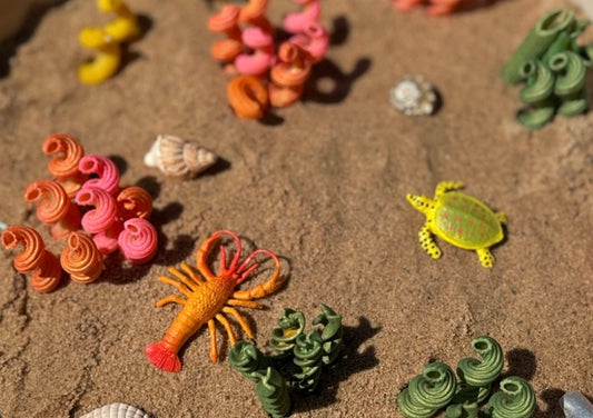 Sea, Play, do sand & coral under the sea pour & play sensory small world kit