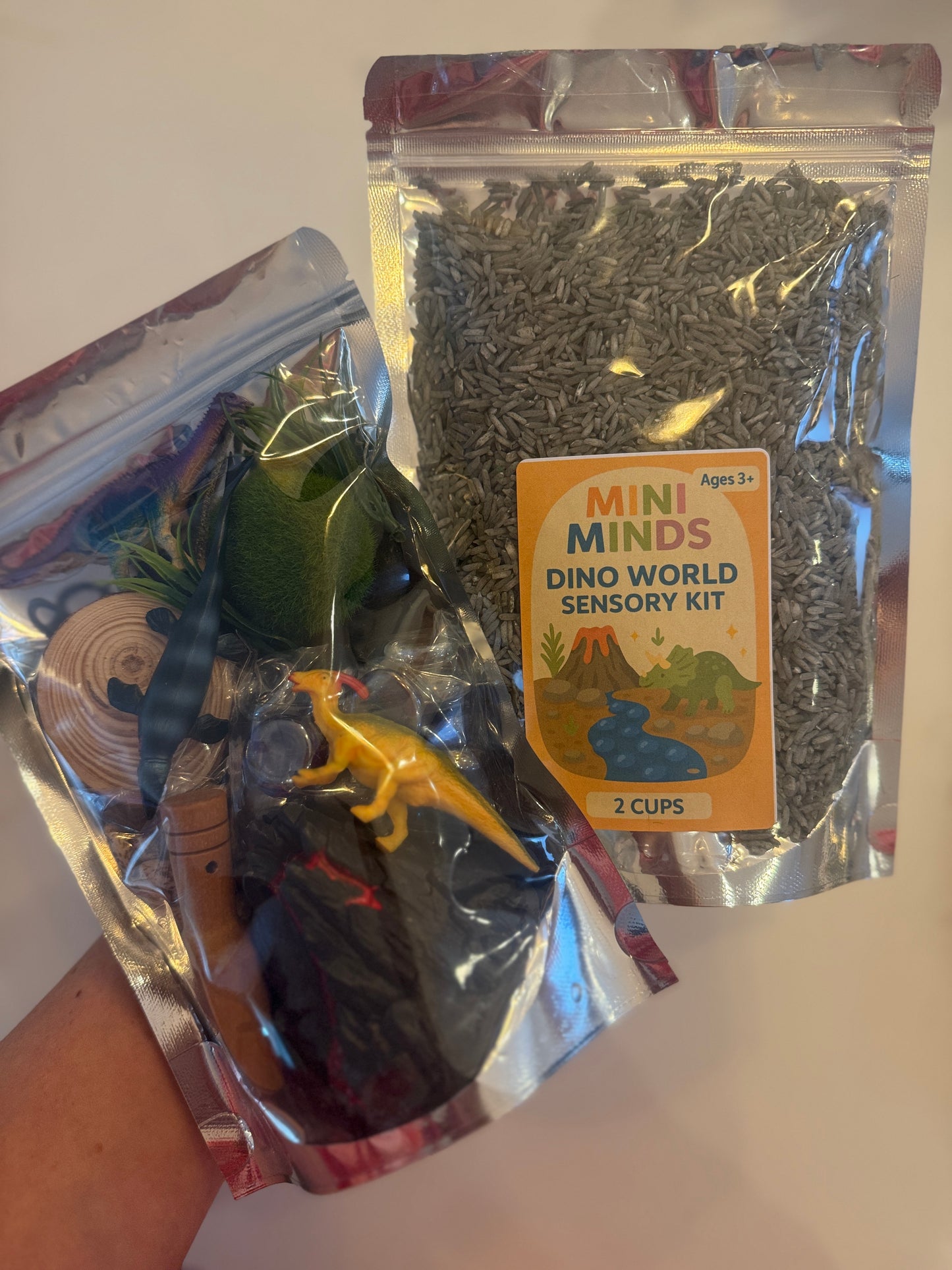 Dino world dinosaur volcano pour & play sensory kit