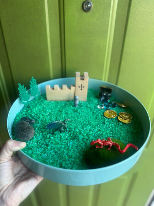 Mini kingdom (dragons & knight) sensory kit pour and play