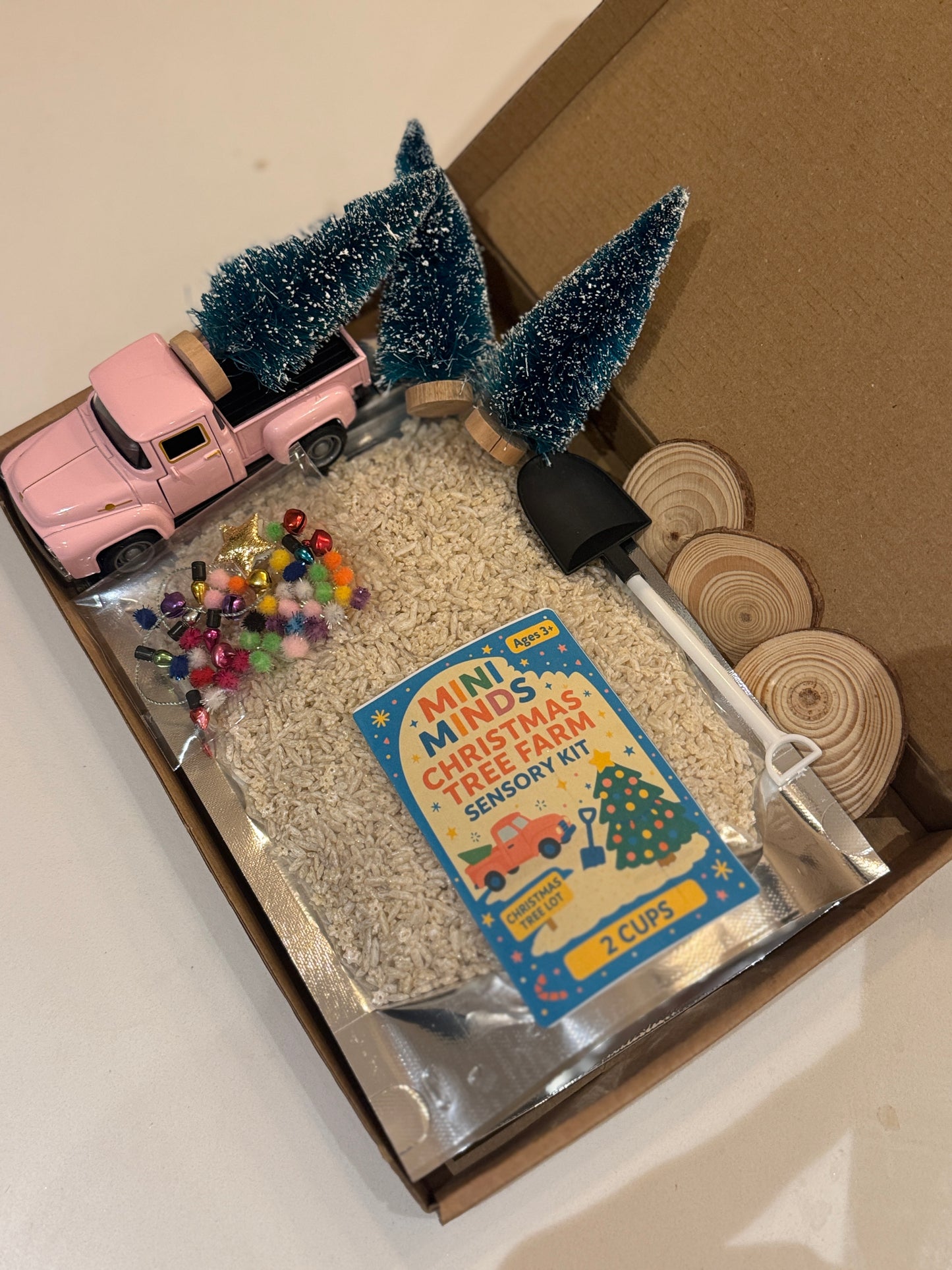 Christmas tree farm pour & play sensory kit