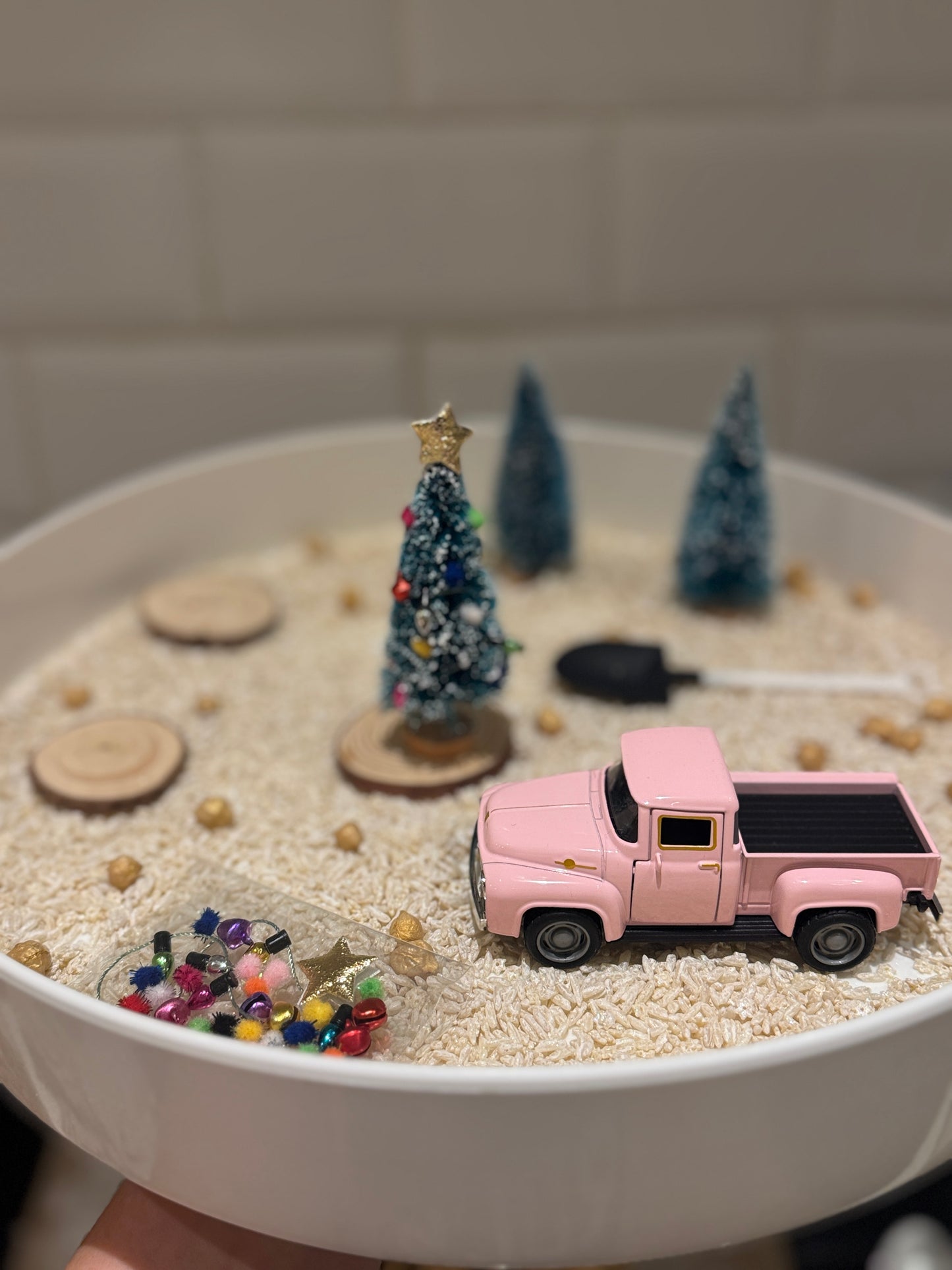 Christmas tree farm pour & play sensory kit