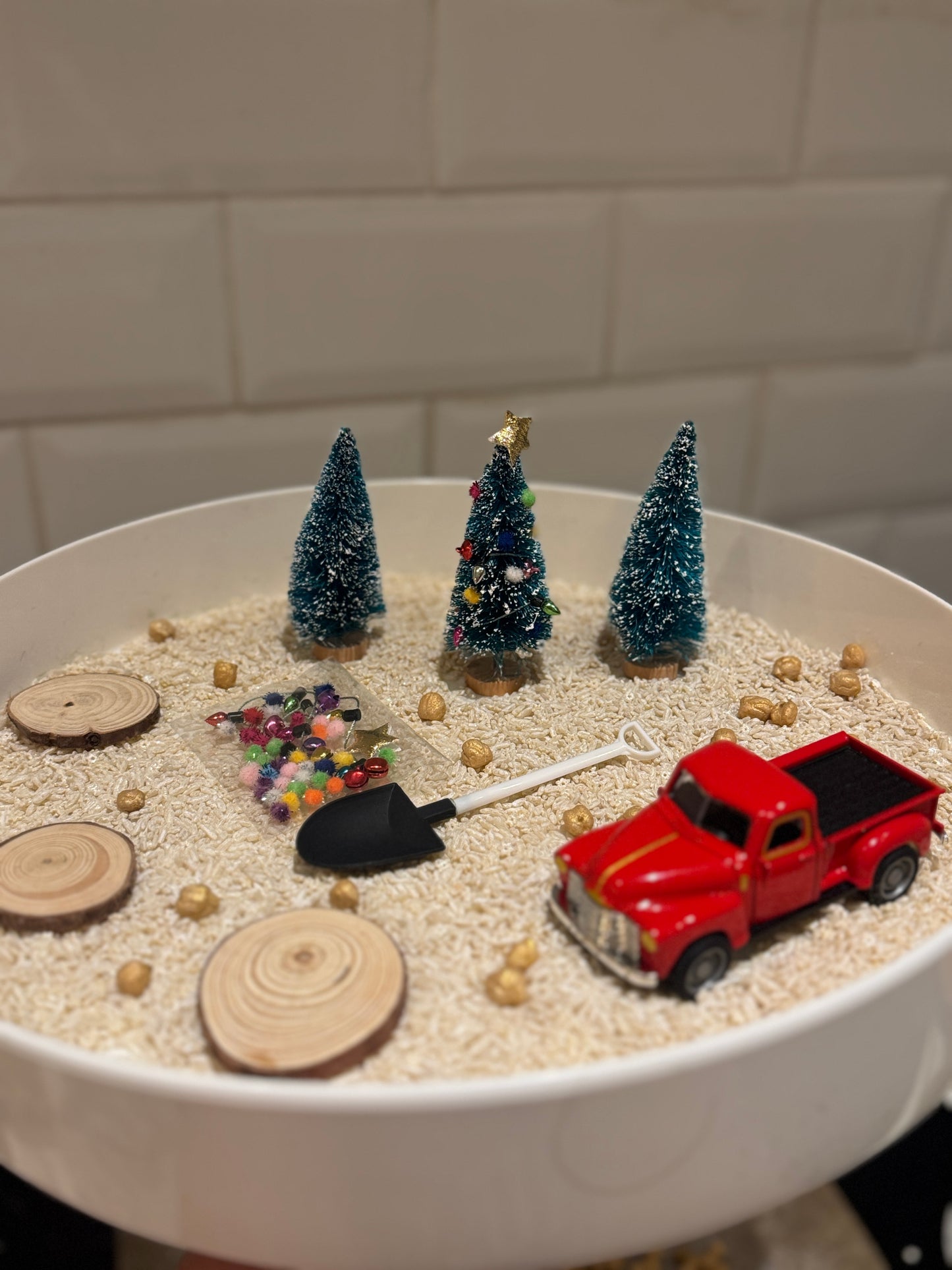 Christmas tree farm pour & play sensory kit