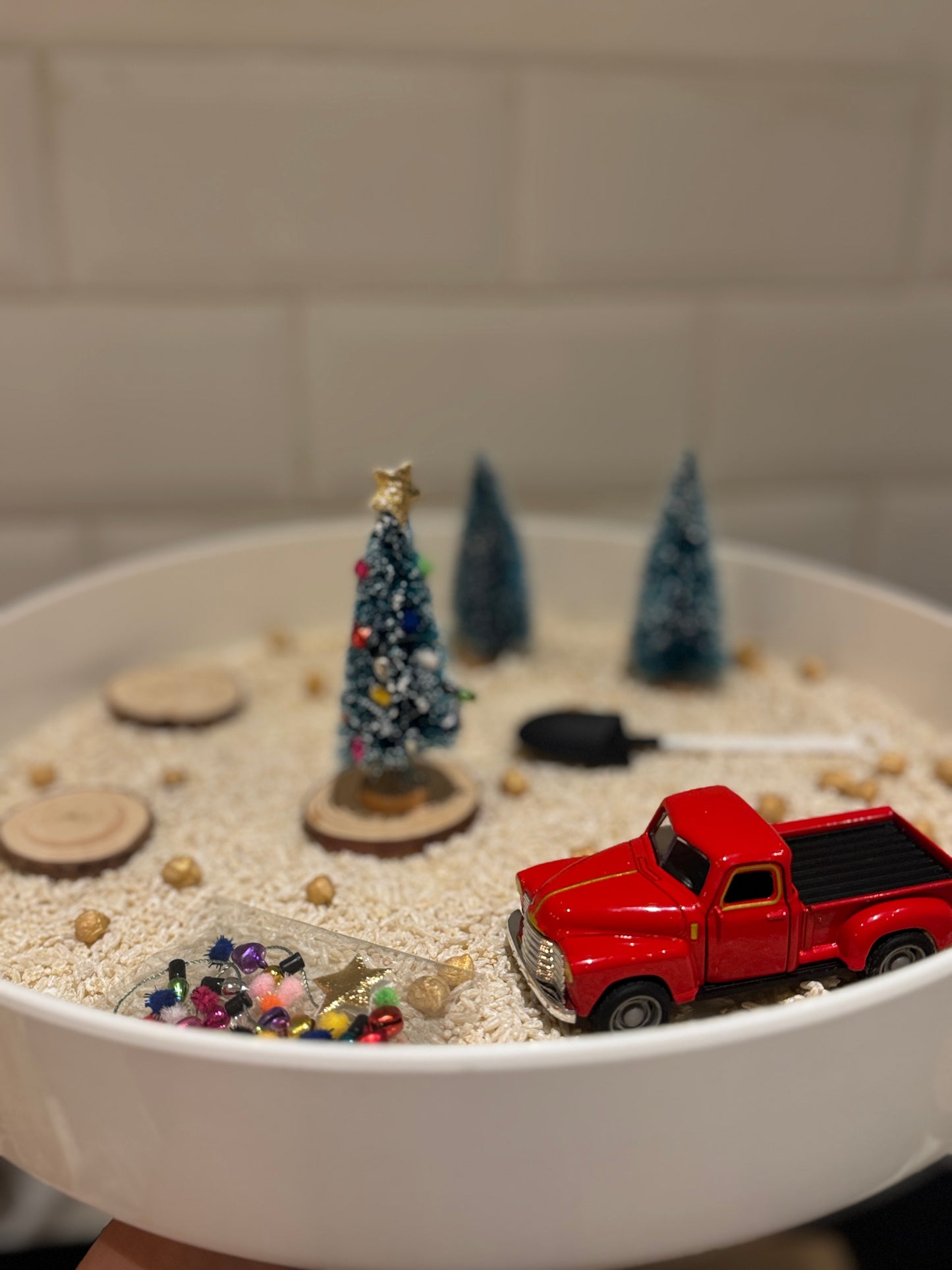 Christmas tree farm pour & play sensory kit