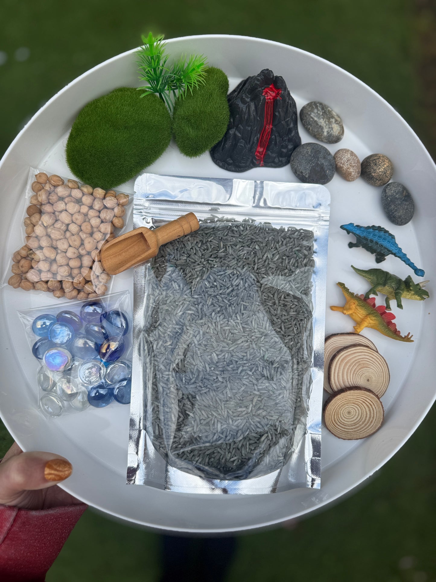 Dino world dinosaur volcano pour & play sensory kit