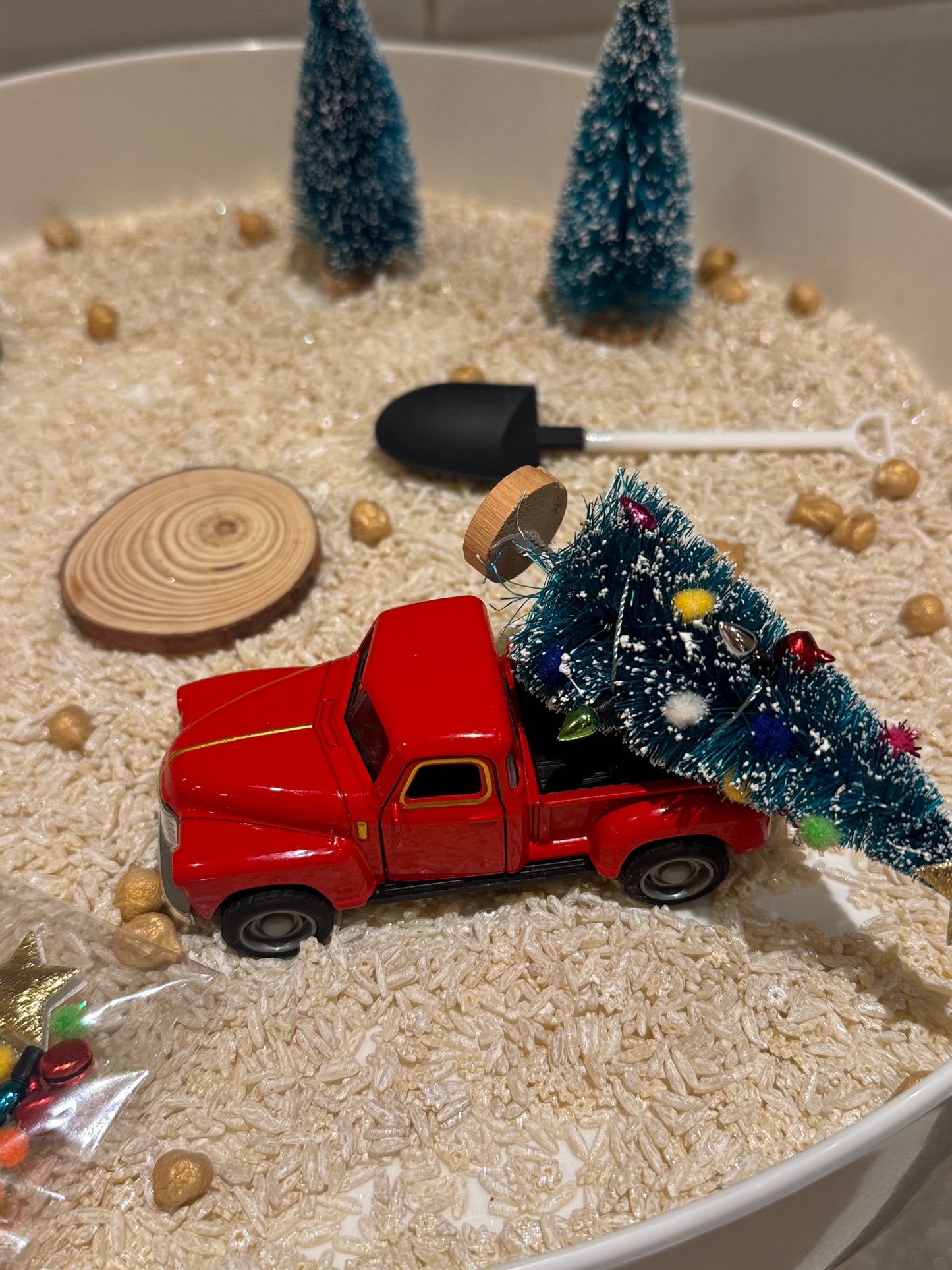 Christmas tree farm pour & play sensory kit