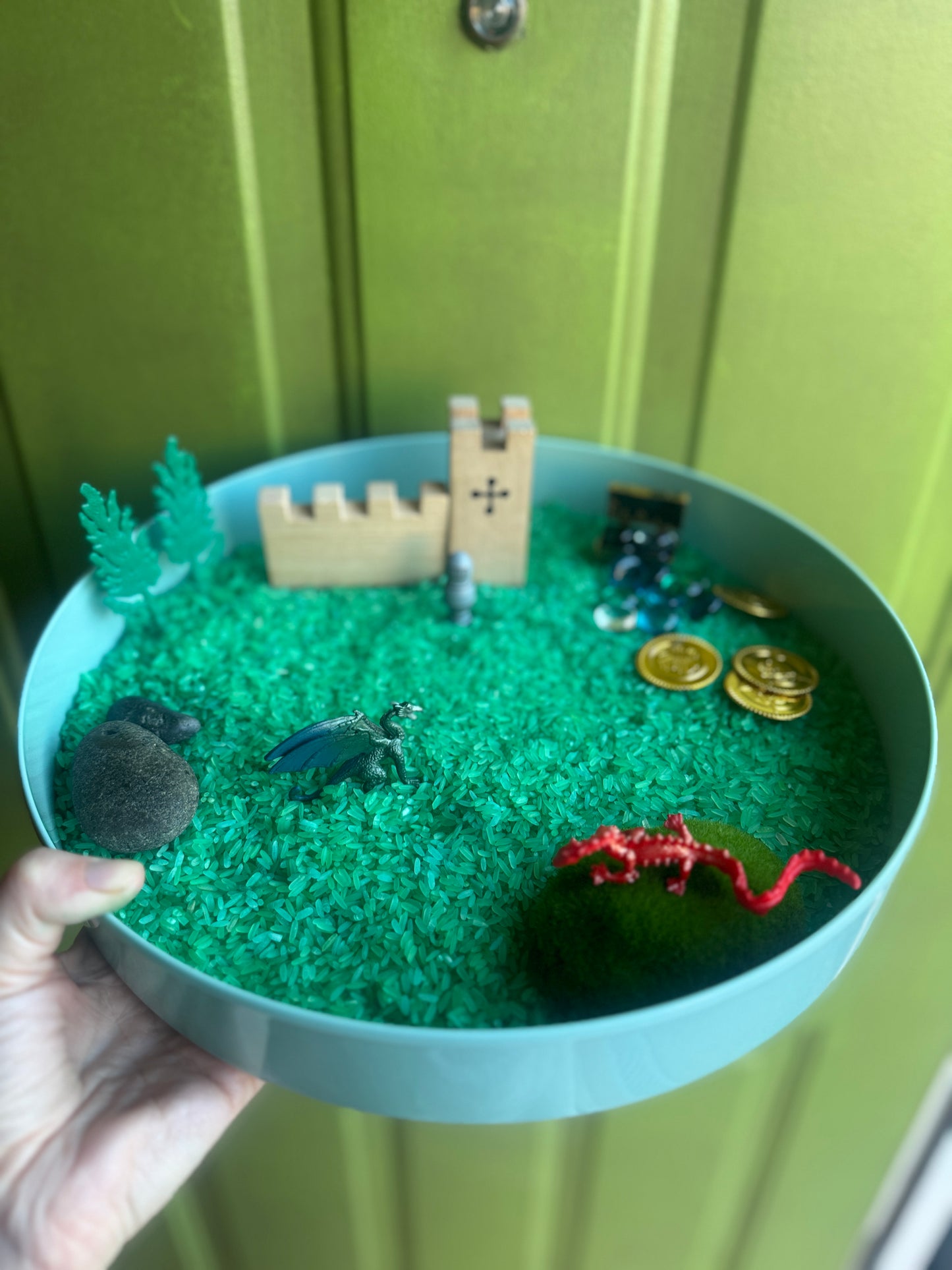 Mini kingdom (dragons & knight) sensory kit pour and play