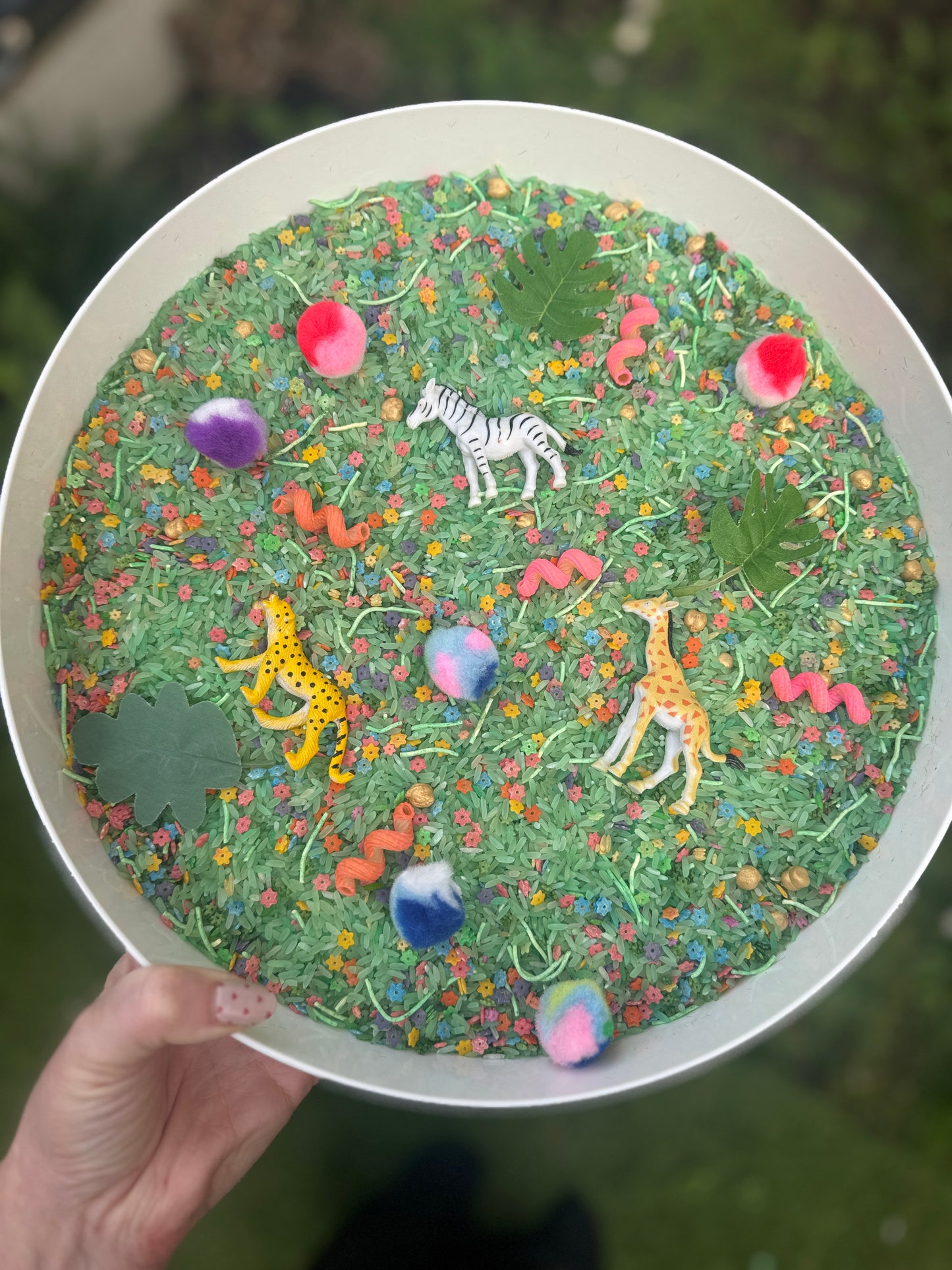 Party animal safari animals pour & play sensory kit