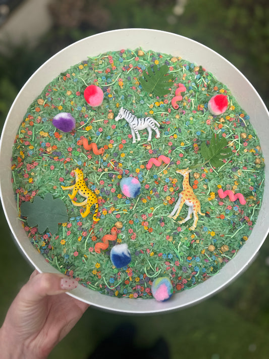 Party animal safari animals pour & play sensory kit